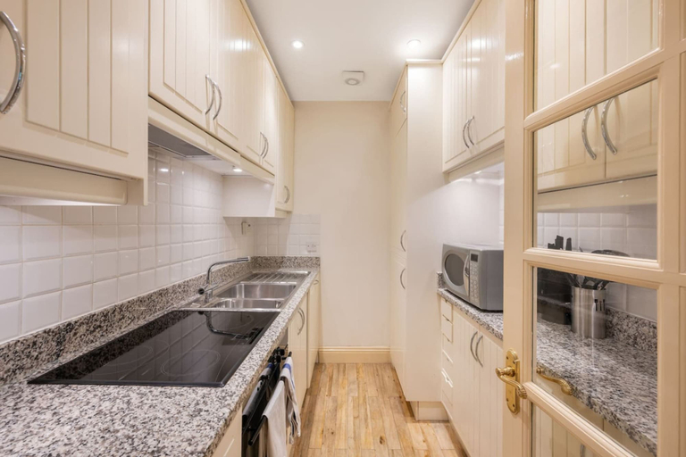 Room 2, Luxury Knightsbridge Home Next To Hyde Park, London