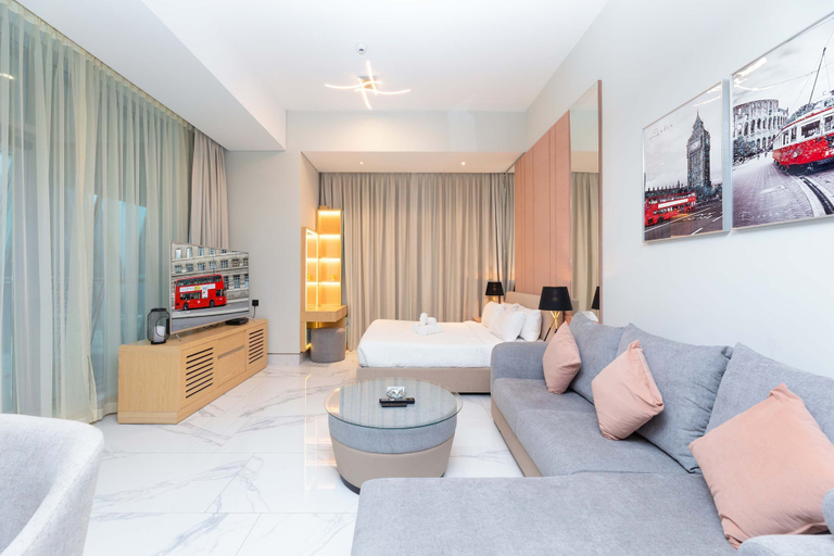 Room 3, Stylish Studio in Iconic J ONE, Dubai