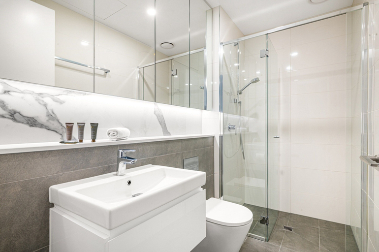 Bathroom, Modern City Views Escape With Gym Access, Melbourne