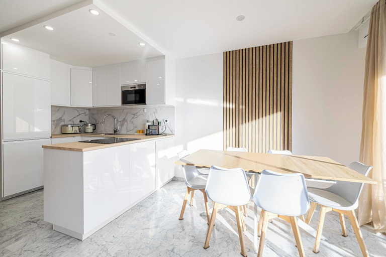 Private kitchen 2, Elegant apt With Balcony Near the Beaches - Cannes, Alpes-Maritimes