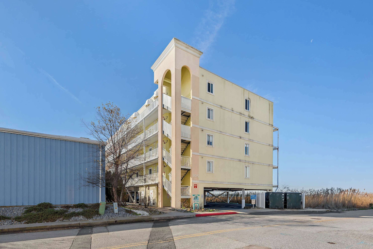 Interior 4, Maresol 310 Bayfront 3BR Condo, Sunset Views, Jetted Tub & Pool, Worcester