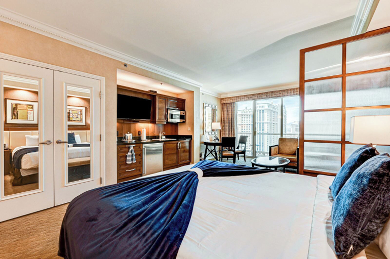 Room 3, Deluxe Balcony Strip View MGM Signature, Clark