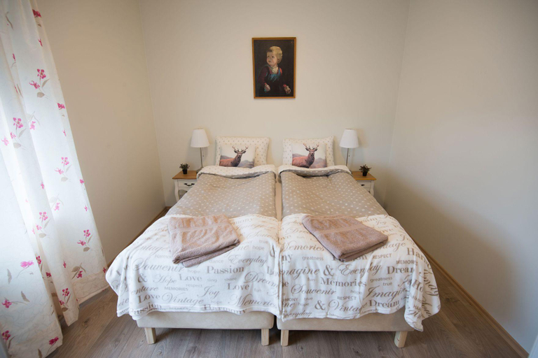 Bedroom 2, Guesthouse Grund, Grindavík