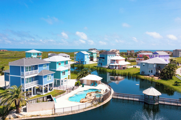 Interior 2, Elegant 4BR Coastal Escape With Stunning Views, Nueces
