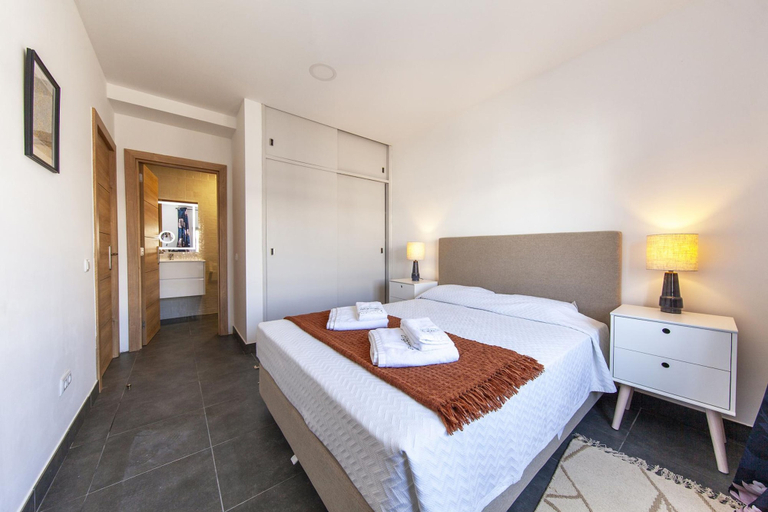 Room 5, B74 - Baluarte Holiday Flat in Lagos, Lagos