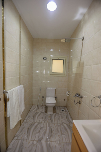 Bathroom 3, Pyramids Solar Boat Inn, Al-Ahram