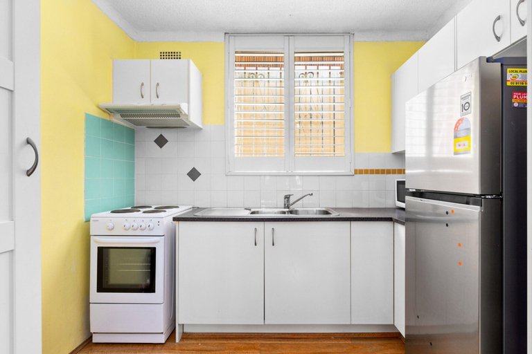 Private kitchen 5, Convenient Studio in Trendy Inner-city Suburb, Sydney