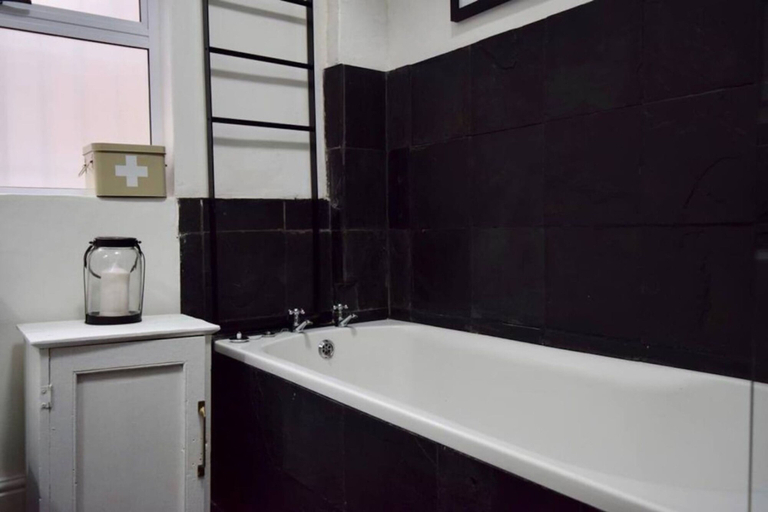 Others 5, Spacious 3 Bedroom Home Green Point, City of Cape Town