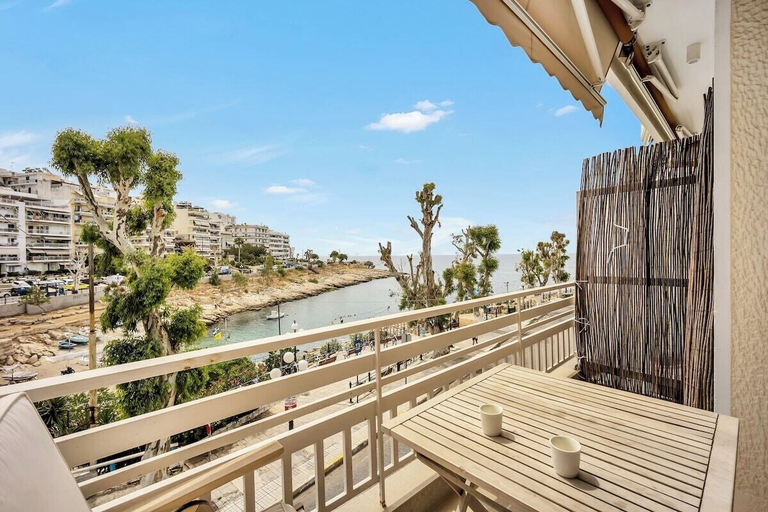 Room 2, Sunny apartment next to the sea, amazing view, Attica