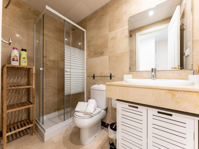 Bathroom 4, Cosy Apartment in Manilva With Shared Pool, Málaga