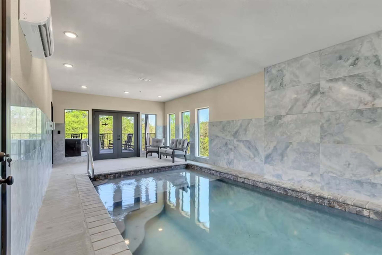 Room 4, Firefly Lodge Indoor Pool Theater Hot Tub, Sevier