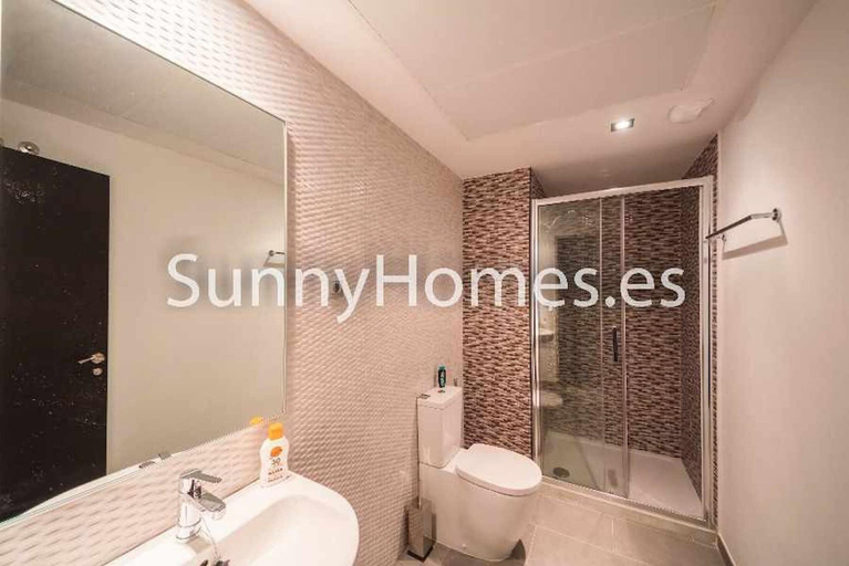 Bathroom, Apartment 50m From La Mata Beach, Alicante