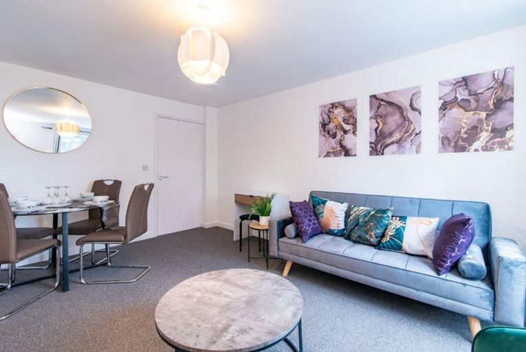 Living area 5, Apartment - Sleeps 2 - Parking - City Centre Close, Coventry