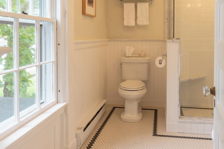Bathroom 3, Margin Street Inn, Washington