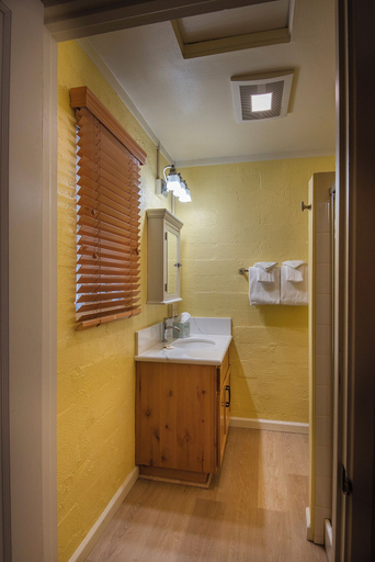 Interior 2, Sparrow's Nest, Mariposa