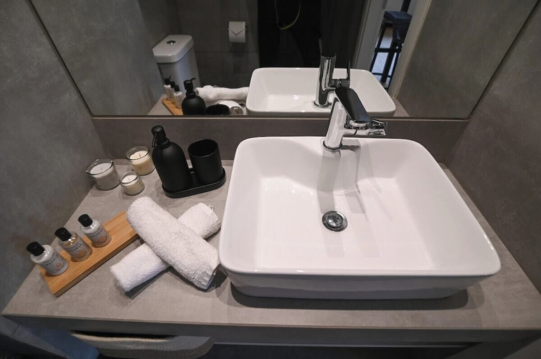 Room 5, Nueva Upscale by Neuvel, Attica