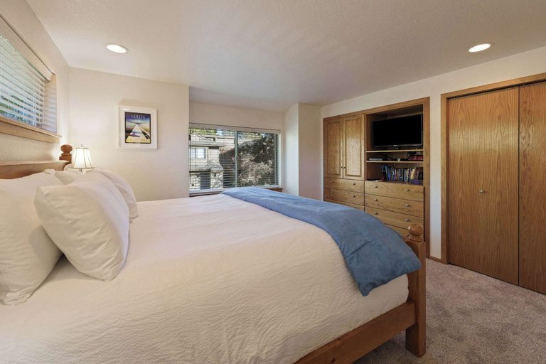 Interior 4, Fairway Village 8, Deschutes