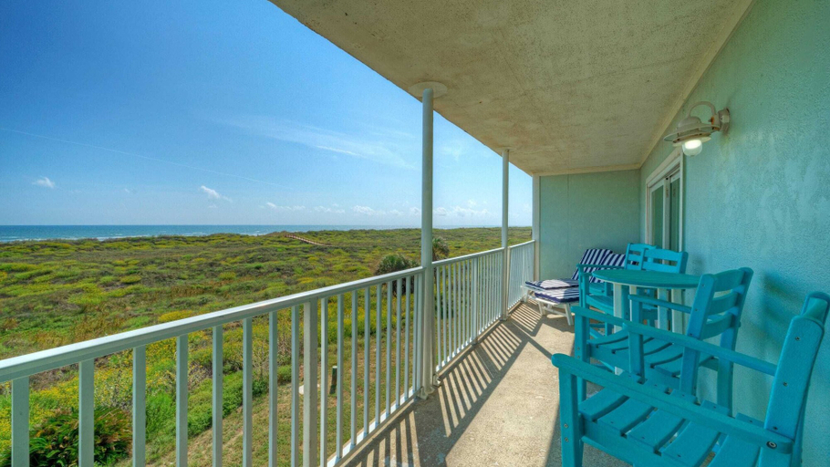 Interior 3, Gulf Views + Pools, Tennis, Pickleball & Beach Access Awesome Beachfront by Avantstay, Nueces