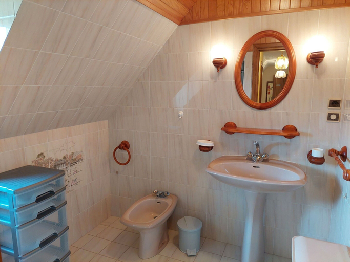 Bathroom 2, Holiday Home by Roscoff Beach and Horse Racing, Finistère