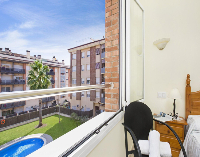 Balcony 3, Cozy Apartment, 350m From Beach, Girona