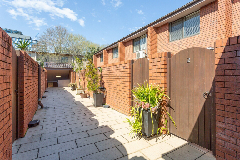 Property grounds, Elegantly Modern 2-bed In The Heart of Chippendale, Sydney