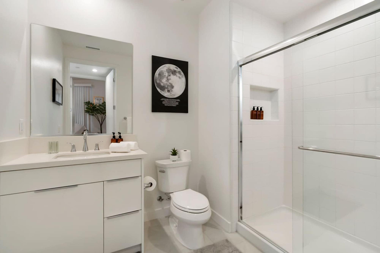 Room 5, Newly Constructed 4 Bedroom, San Diego