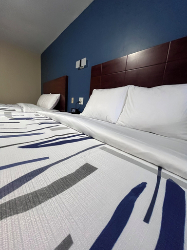 Room 5, Chaplin Inn & Suites, Windham