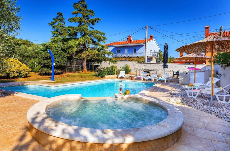 Pool 2, Villa in Pula near Roman Amphitheater, Pula