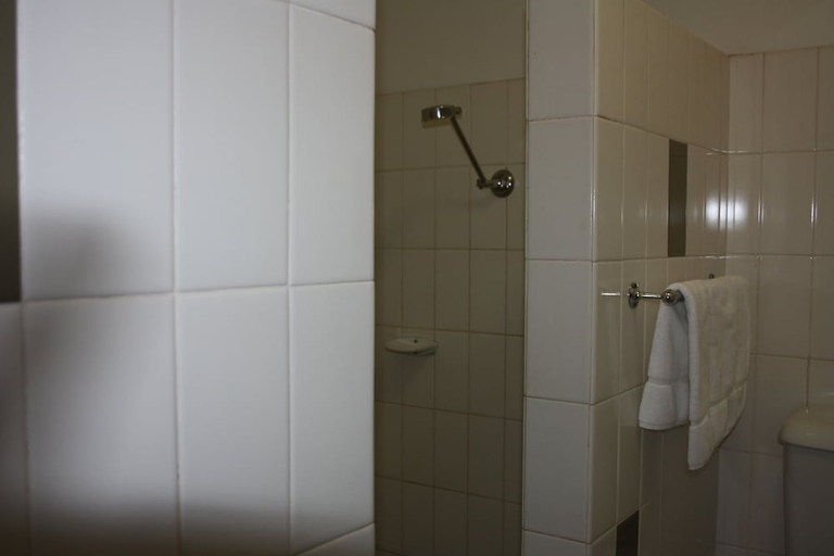 Bathroom, Crossroads Hotel Liverpool, Liverpool - West
