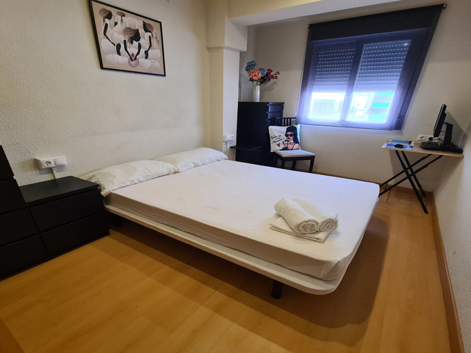 Room 2, Modern Apartment by Poniente Beach, Alicante