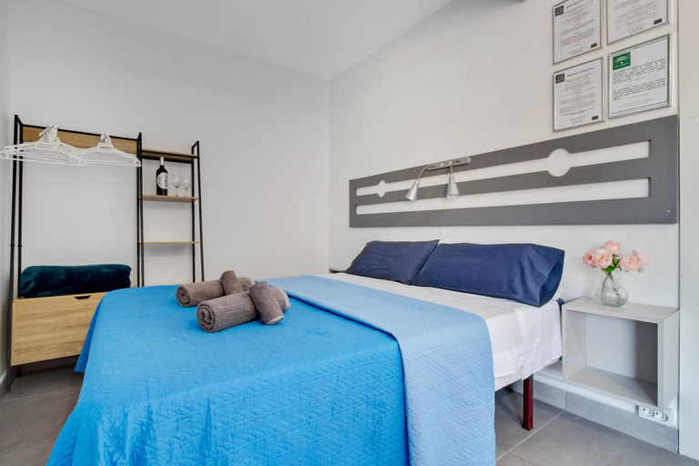 Room 3, Apartment in Torremolinos Near Beaches, Málaga