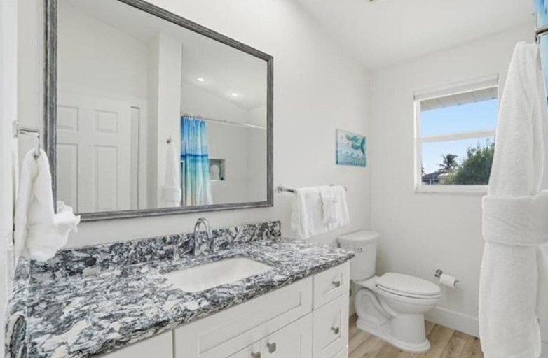 Room 5, Clear Day in Fort Myers Beach, Lee