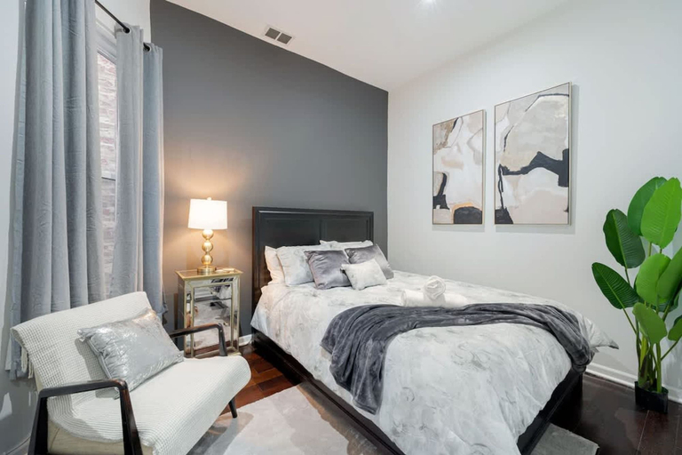 Room 3, Chic and Cozy 3-bed Escape in Chicago, Cook