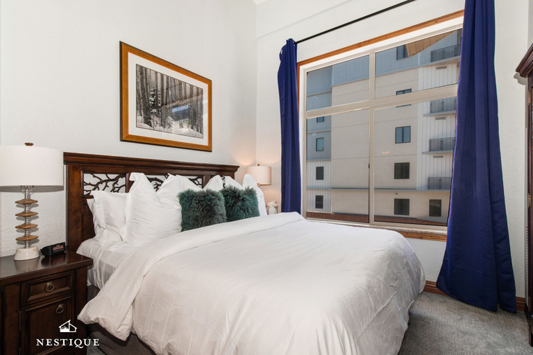 Interior 4, Westgate 4916-b, Summit