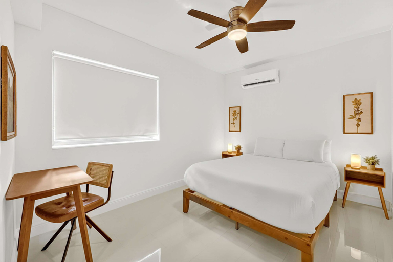 Room 5, Chic Modern Studio With Queen Bed, Broward