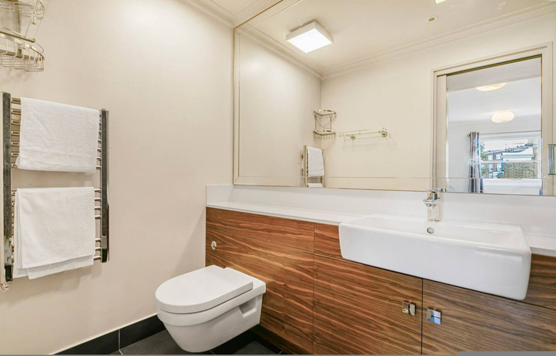 Room 3, Knightsbridge 2-bed Hyde Park Views Elevator, London