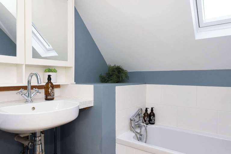 Room 2, Spacious Coastal Family Home Sleeps 8, West Sussex
