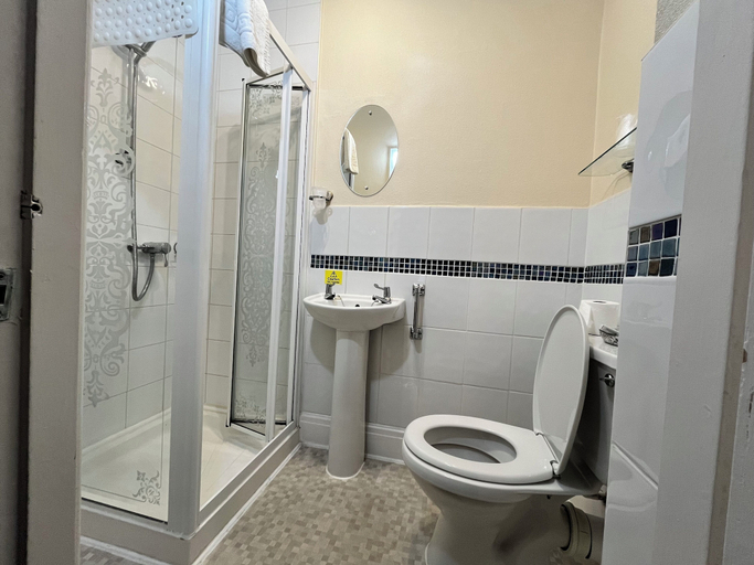 Bathroom, seaview guest house, Sefton