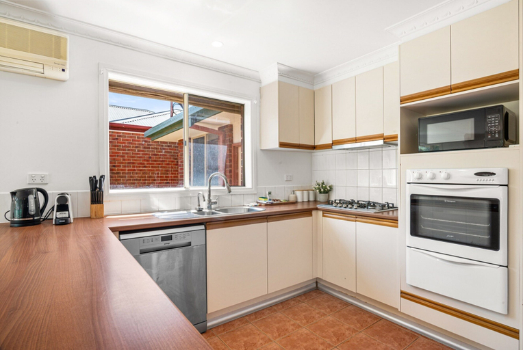 Private kitchen 2, Comfortable Family Stay in Caroline Springs, Melton - East