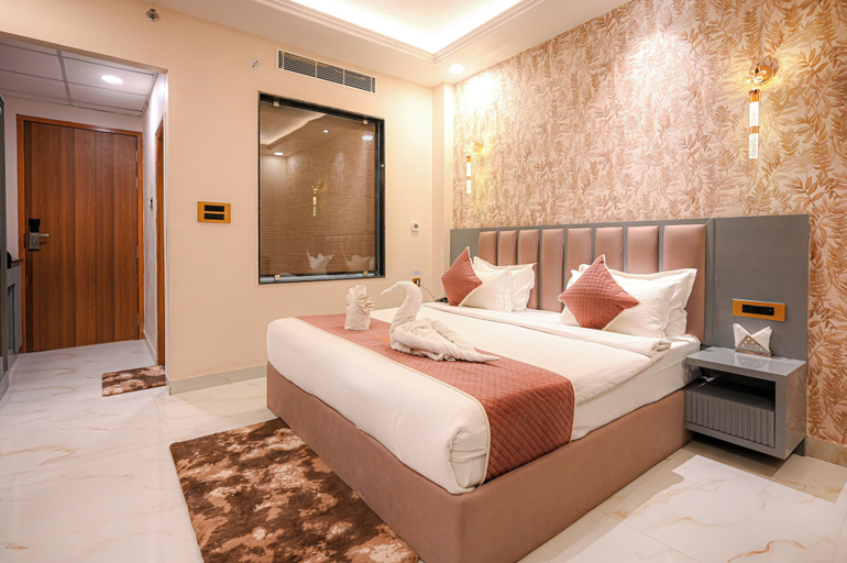 Bedroom 4, Virasat Hotel by Triveni Grand, Kaushambi