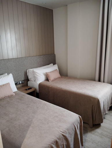 Room 2, Hotel Velez, Almería