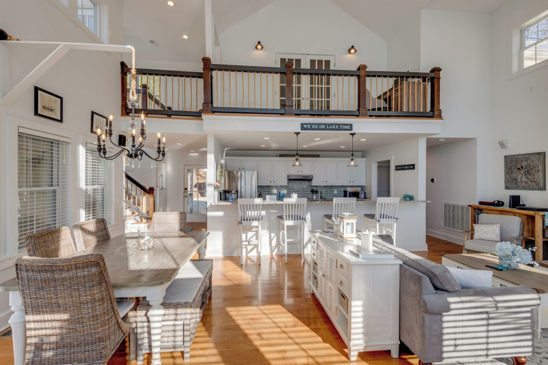Interior 3, Eagle Roost Chalet- Modern Kentucky Lake Chalet, Humphreys