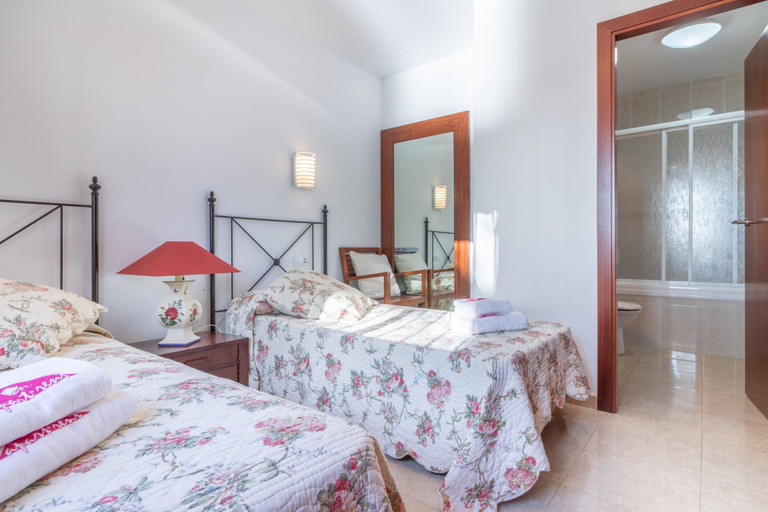 Room 4, Villa in Empuriabrava With Private Pool, Girona