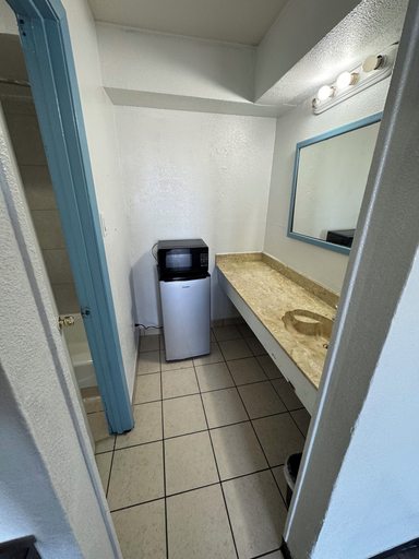 Bathroom 4, spanish trails inn, Dallas