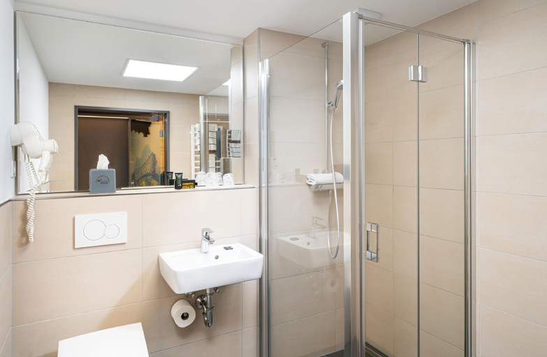 Bathroom 5, Food Hotel, Neuwied