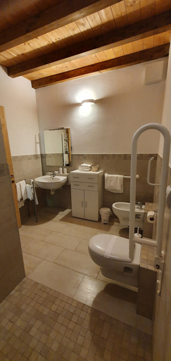 Bathroom 4, Corte Attìlea, Verona