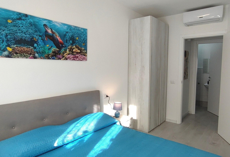 Room 5, Apartment in With Swimming Pool and sea View, Sassari