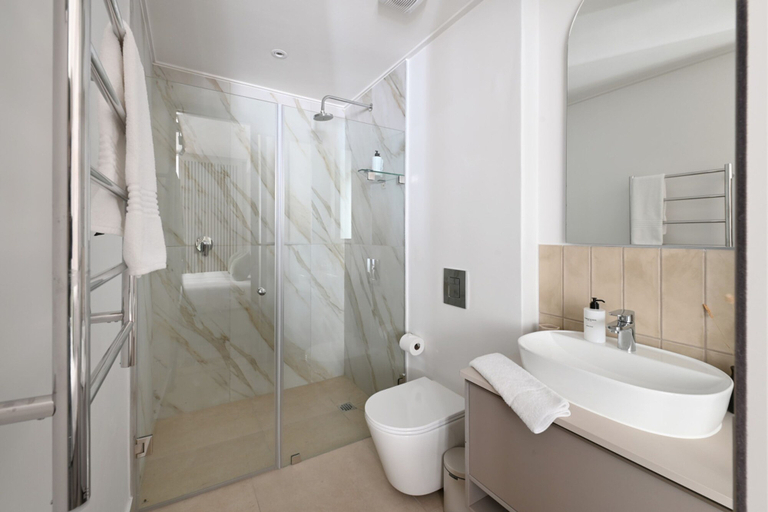 Room 2, Quiet 1bed Green Point Retreat Central and Elegant, City of Cape Town