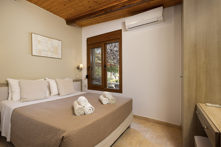 Room 2, Maratho Villa - With Private Pool, Crete