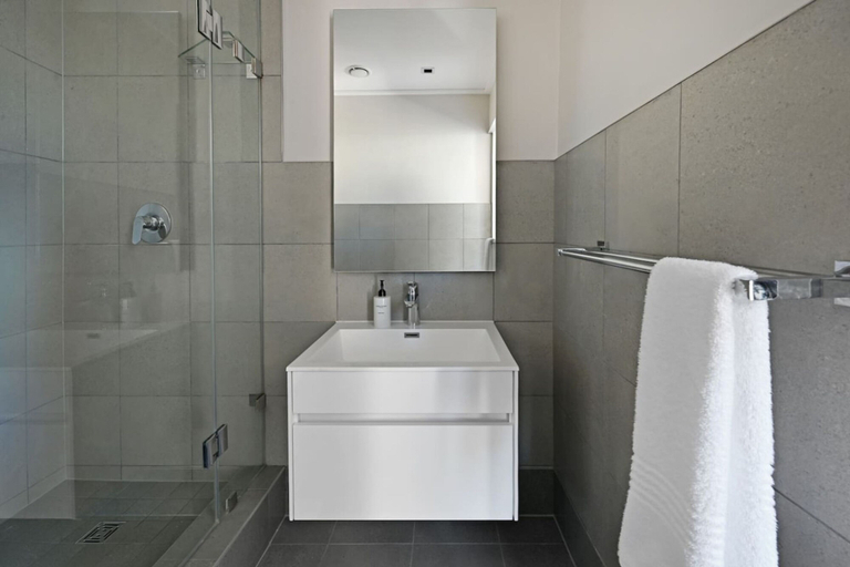 Room 4, Stylish 1-bed Foreshore Apt Modern Comfort Views, City of Cape Town